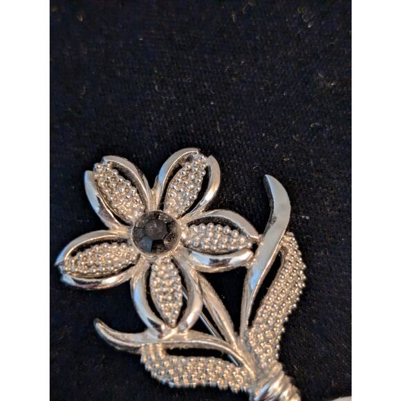 Two Vintage Signed Sarah Cov Flower & Napier Open Heart Brooches - Picture 2 of 7